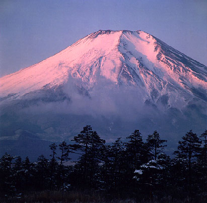 日の出の紅富士山・忍野村