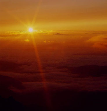 乗鞍岳・雲海の上に日の出